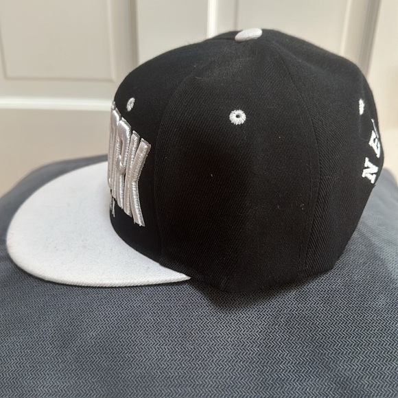 New adjustable men’s hat-smoke free home - Picture 5 of 5